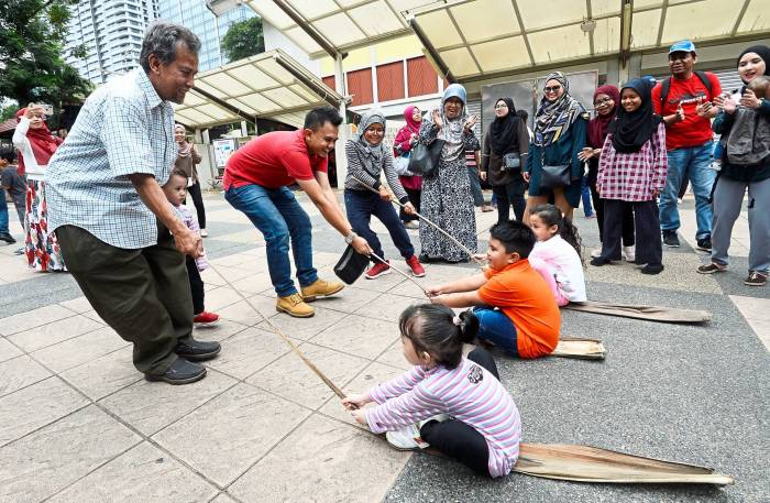 Permainan tradisional yang mengedukasi tentang nilai-nilai luhur